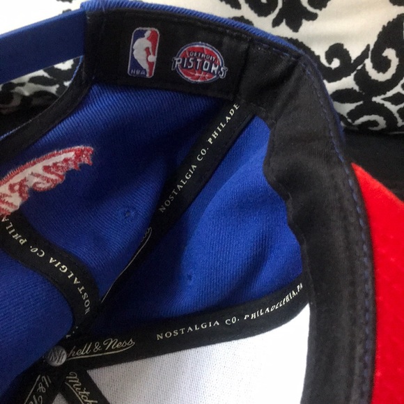 Mitchell and ness Detroit Pistons SnapBack - Picture 10 of 12